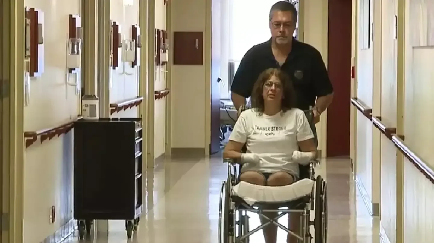 Woman loses all her limbs ‘after being licked by a dog’ - 3