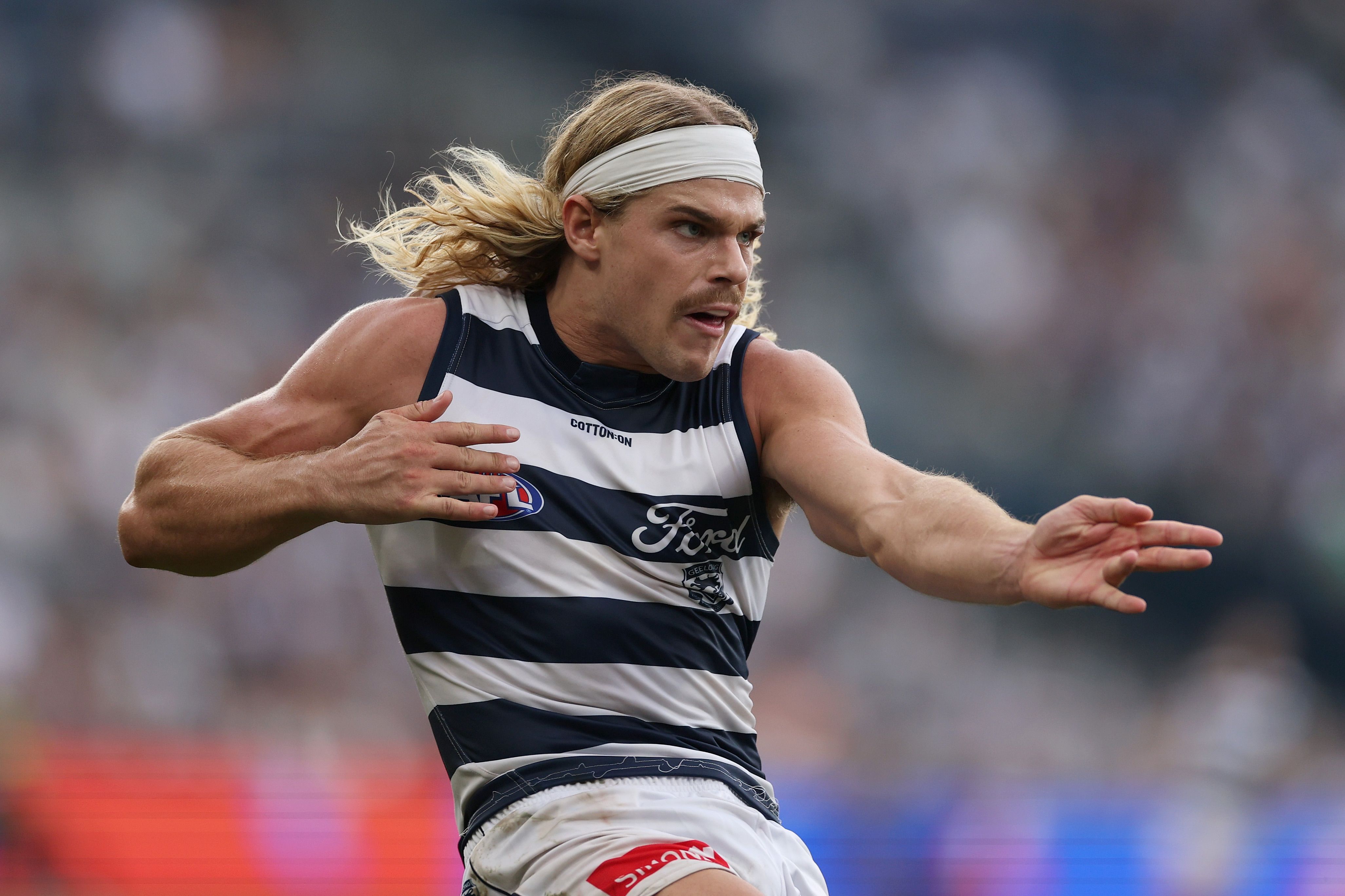 AFL Saturday LIVE: Saints threaten to steal match after Crows dominance; star Hawks in MRO trouble - 1