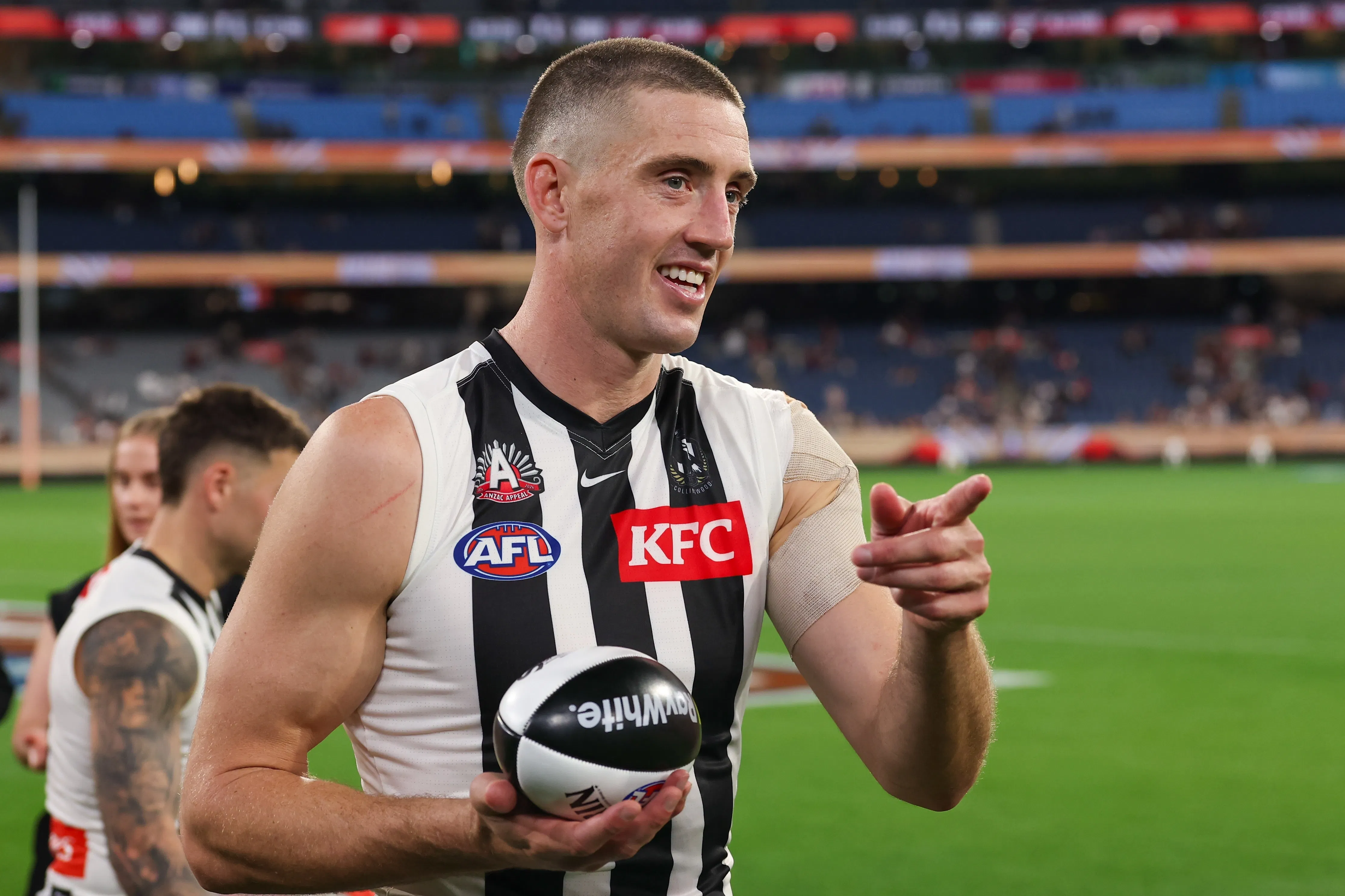 ‘It’s not looking good’: Heartbreaking update for young Magpie after Swans’ thrilling win; Suns shine in Darwin - 1