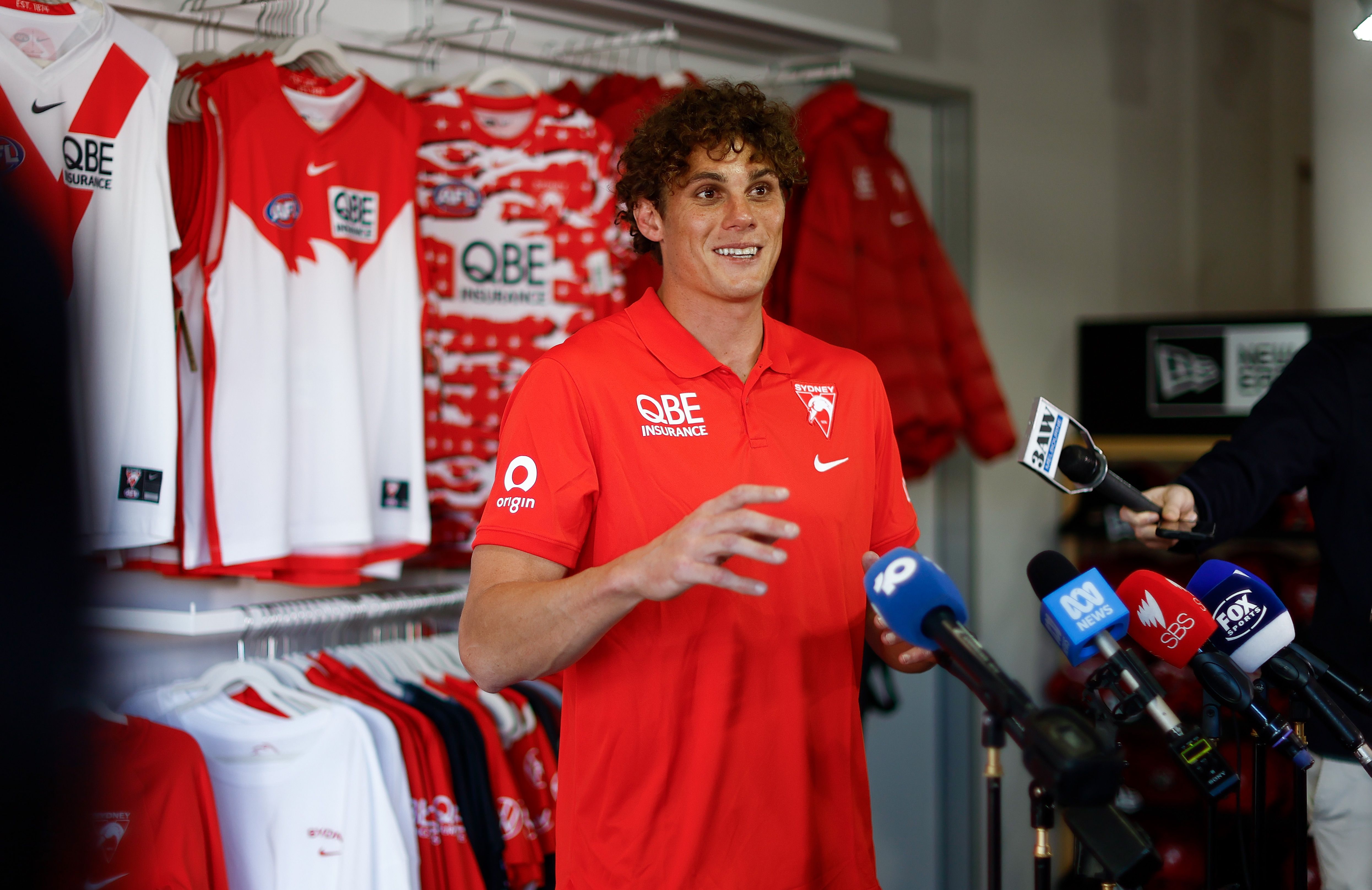 Curnow’s ‘sublime’ first glimpse as new ‘Swans Surge’ unleashed on Dogs — AFL LIVE - 1