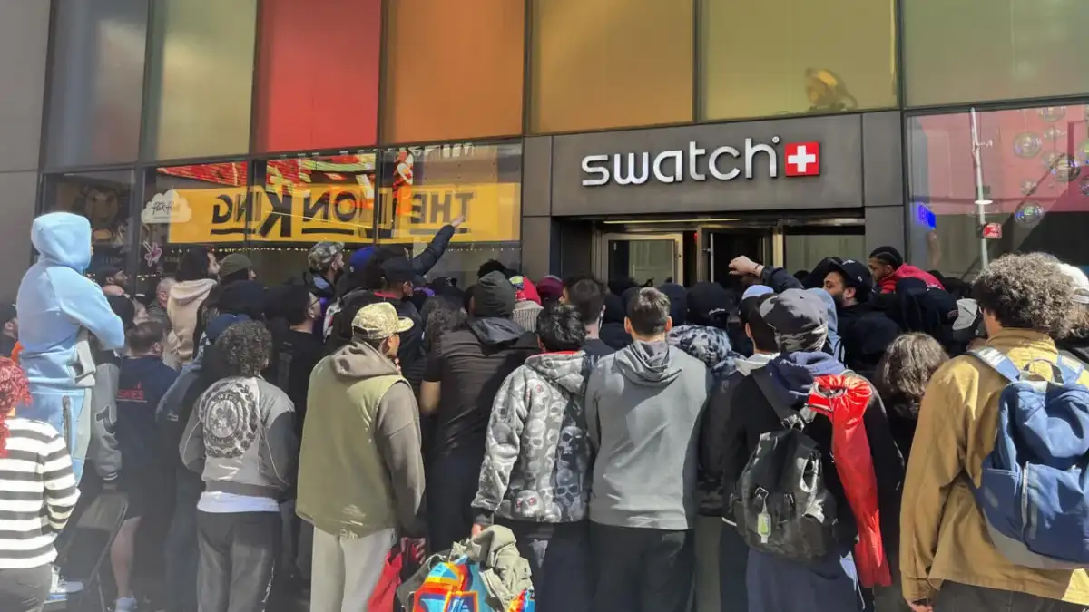 Swatch forced to close UK stores after huge queues for new watch spark safety crisis - 1