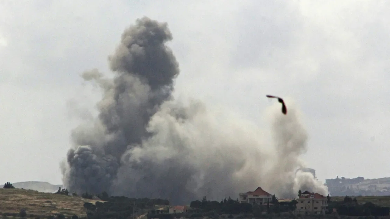 Israel, Lebanon say extending ceasefire despite new strikes - 1