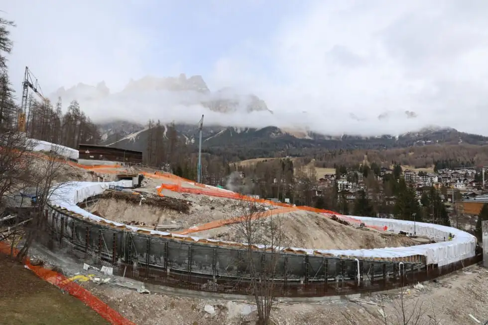 Quick hits: Livigno conditions an 'absolute joke' as bobsleigh carnage rocks Italy - 3