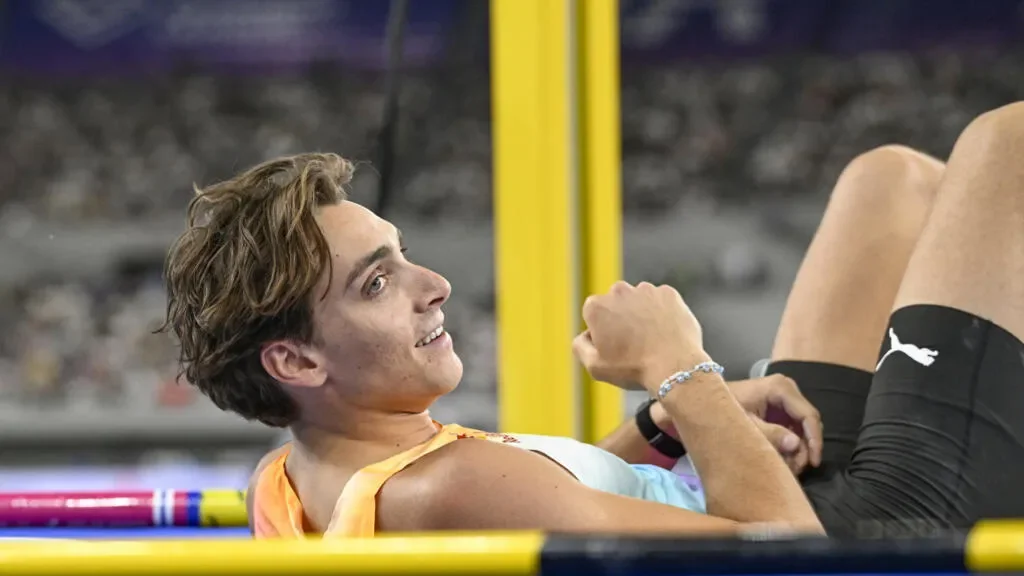 Duplantis wins in Shanghai, fails to beat record as Warholm stunned - 3