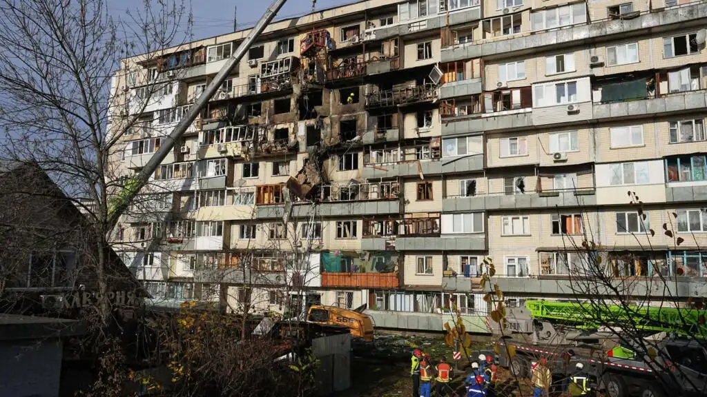 Russian attack on Kyiv continues overnight, killing at least one - 3