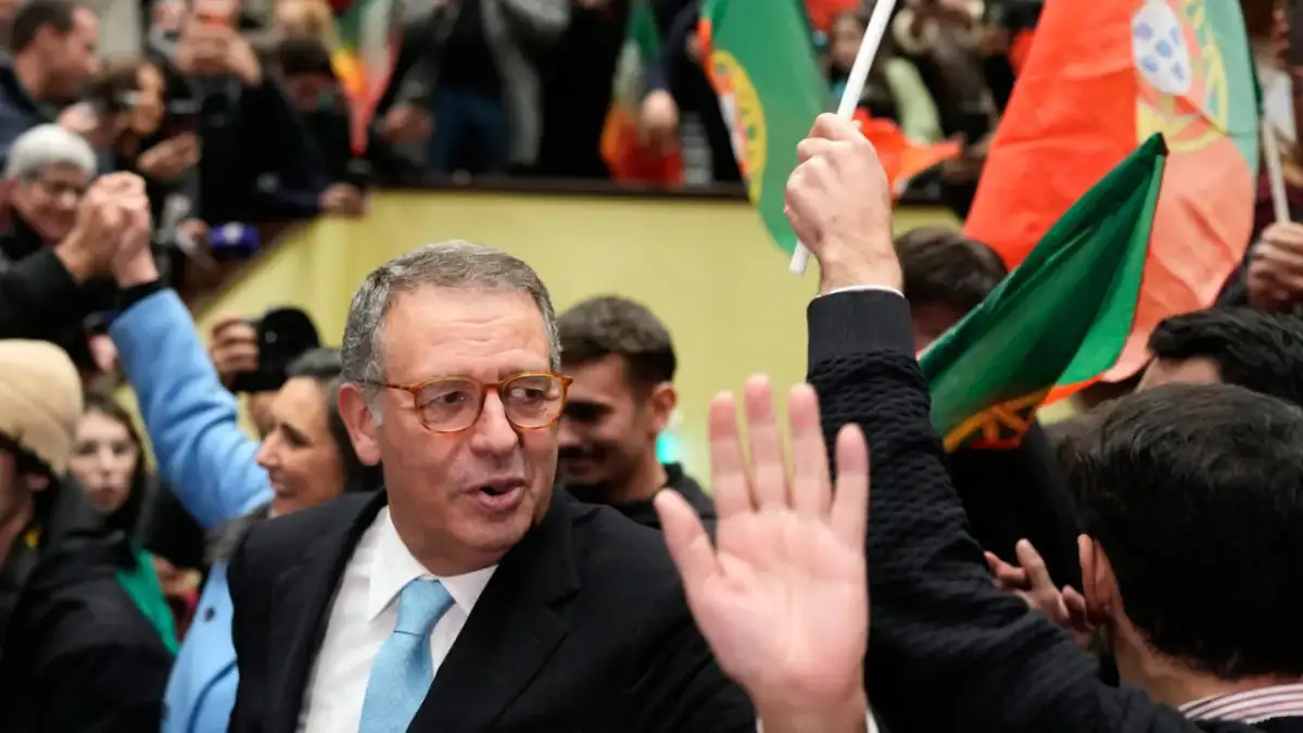 Centre-left candidate expected to see off far right as Portugal votes in presidential runoff - 2