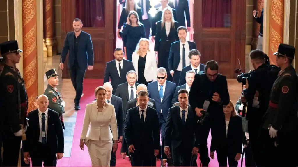 Magyar sworn in as Hungary's prime minister - 2