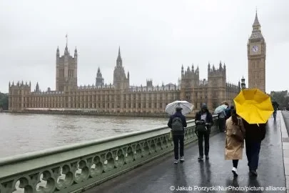 Non-working partners risk limbo with UK migration reforms, analysis finds - 4