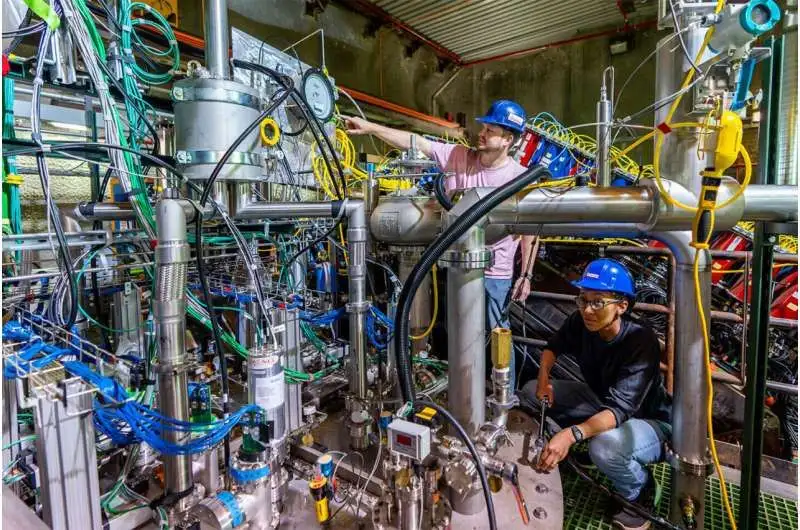 Neutrinos caught on camera: Testing the first prototype of a new elementary particle detector - 1