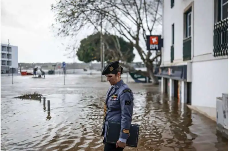 Calls to postpone presidential election as Storm Leonardo lashes Portugal and Spain - 2