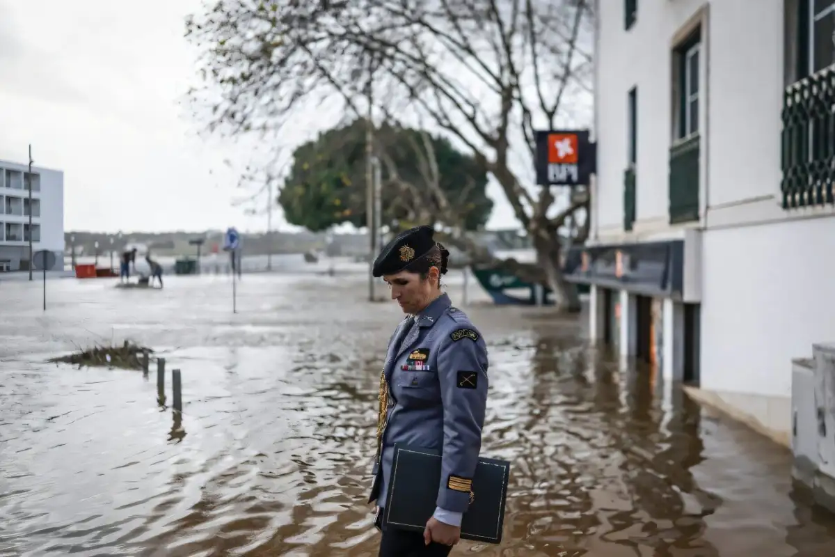 Calls to postpone presidential election as Storm Leonardo lashes Portugal and Spain - 1
