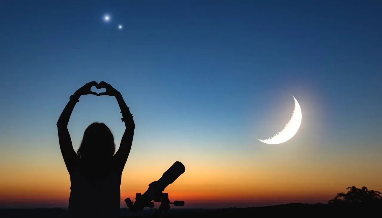 See Jupiter glow beside the waxing moon after sunset on May 20 - 4