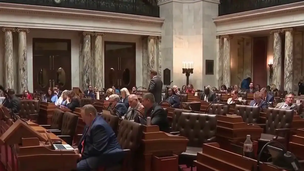 Politics: Wisconsin Senate strikes down tax relief, school funding bill - Telegraph Herald - 1