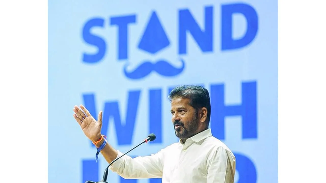 Telangana CM exhorts SHG women to establish super markets, logistic parks and godowns - 4