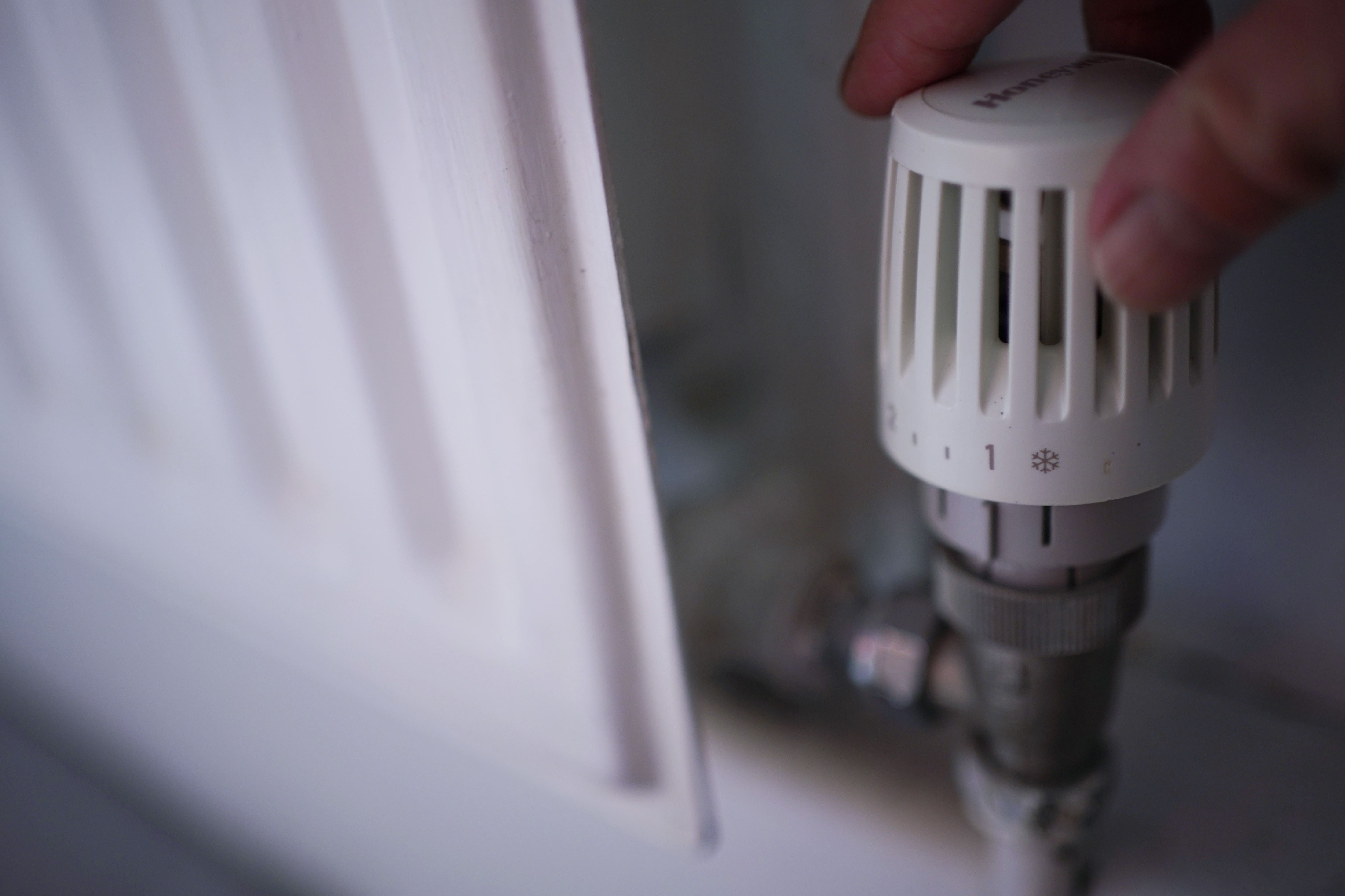Warmer weather hits profits at British Gas owner - 1
