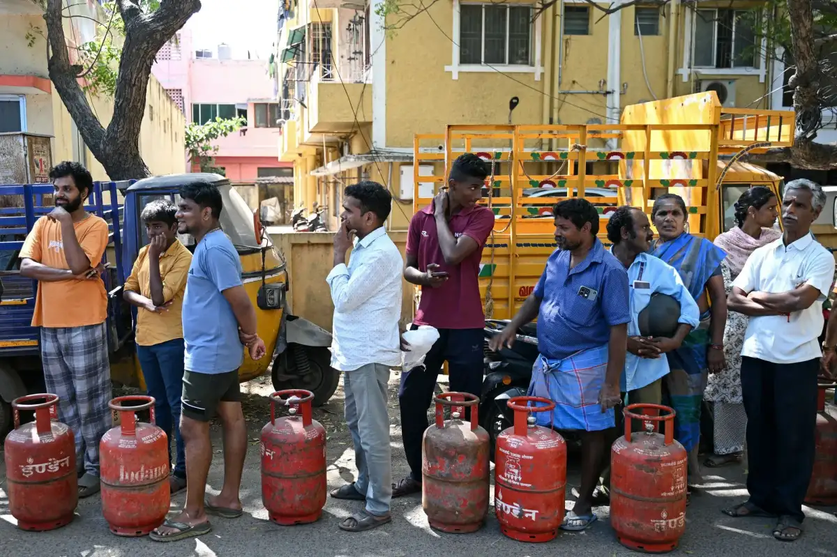 Induction stoves fly off shelves in India as gas shortage fears spark panic buying - 3