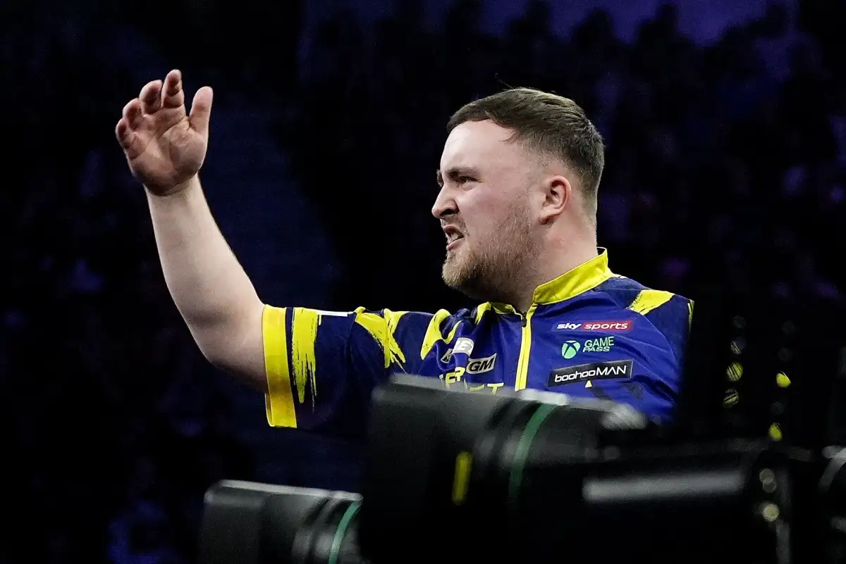 'Littler was out of order' - Van Veen seething after fiery clash in Manchester - 4