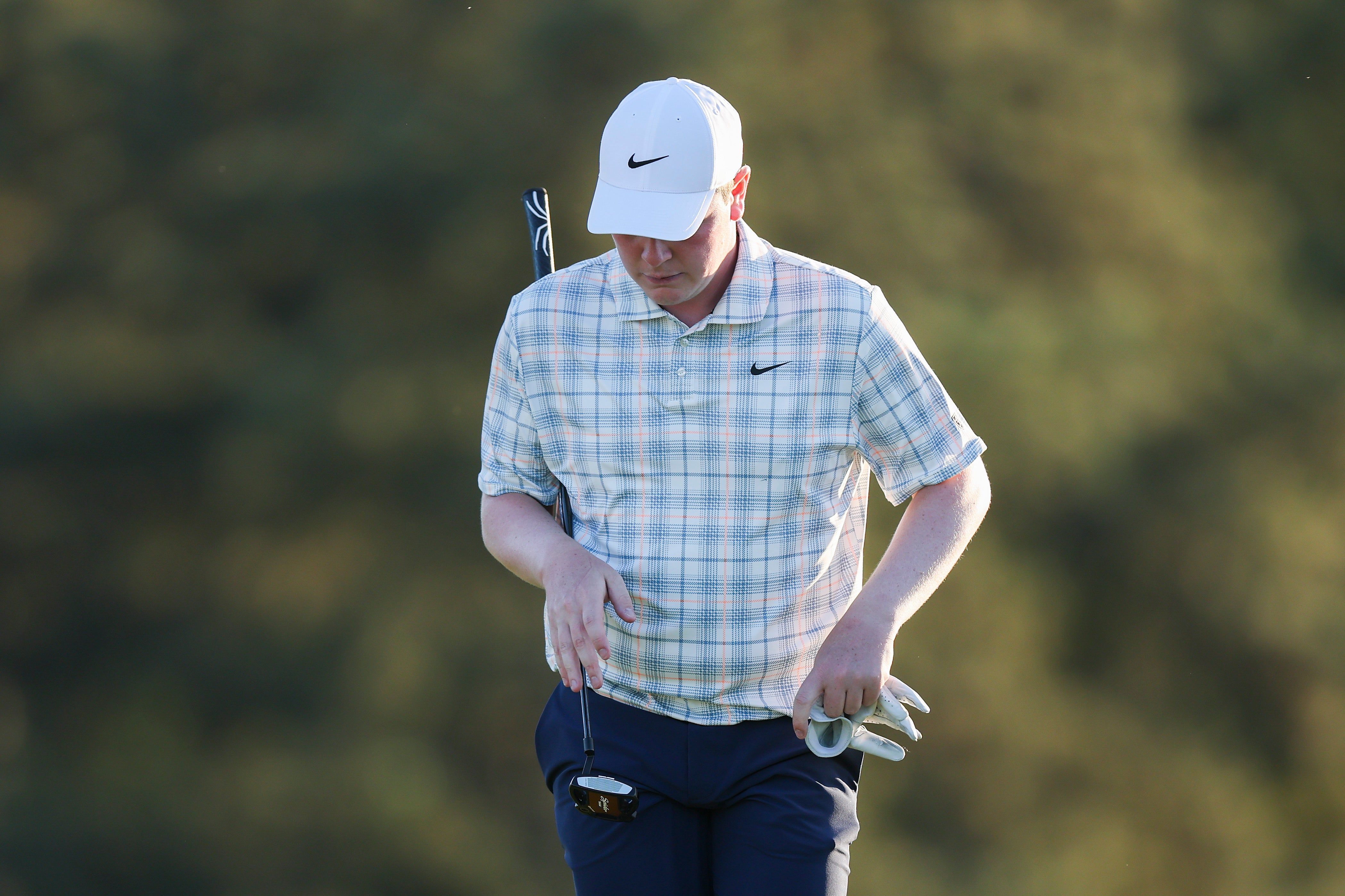 Frustrated McIntyre flips off green at Masters - 1