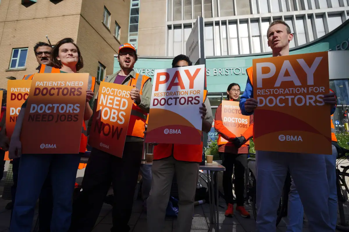 Resident doctors announce next set of strikes on same day BMA meet new Health Secretary James Murray - 4