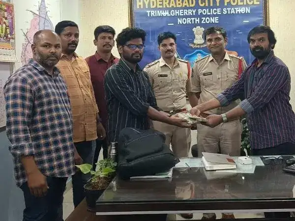 Auto drivers praised for returning bags with cash, valuables - 1