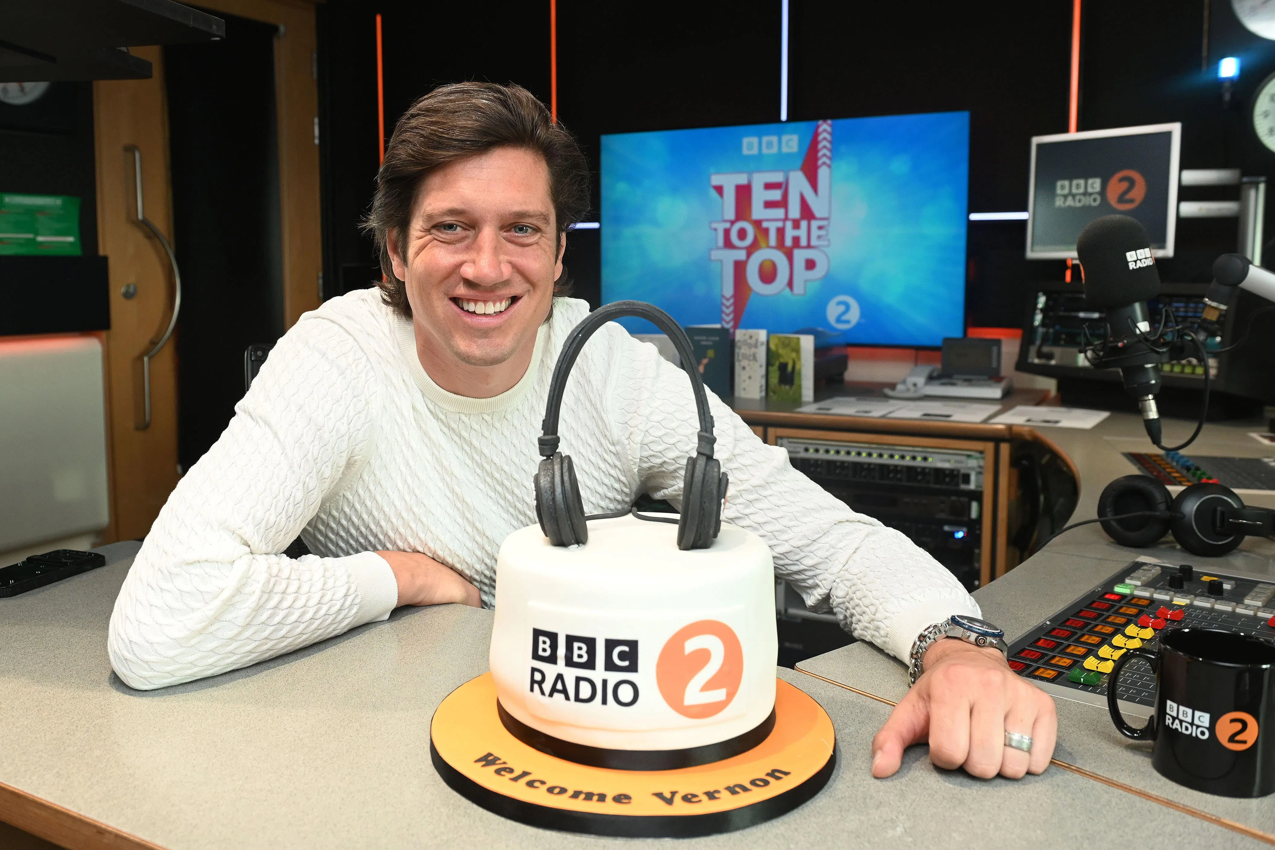 How Tess Daly and Vernon Kay will split huge fortune as pals say divorce 'not amicable' - 2