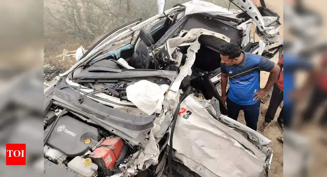 Two killed, one injured as speeding lorry crashes into vehicles on Hyderabad–Vijayawada highway - 1