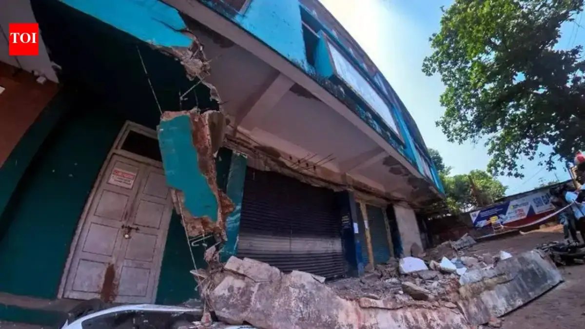 Building collapse: Kozhikode Corporation sets aside internal report, seeks NIT-C safety audit - 1