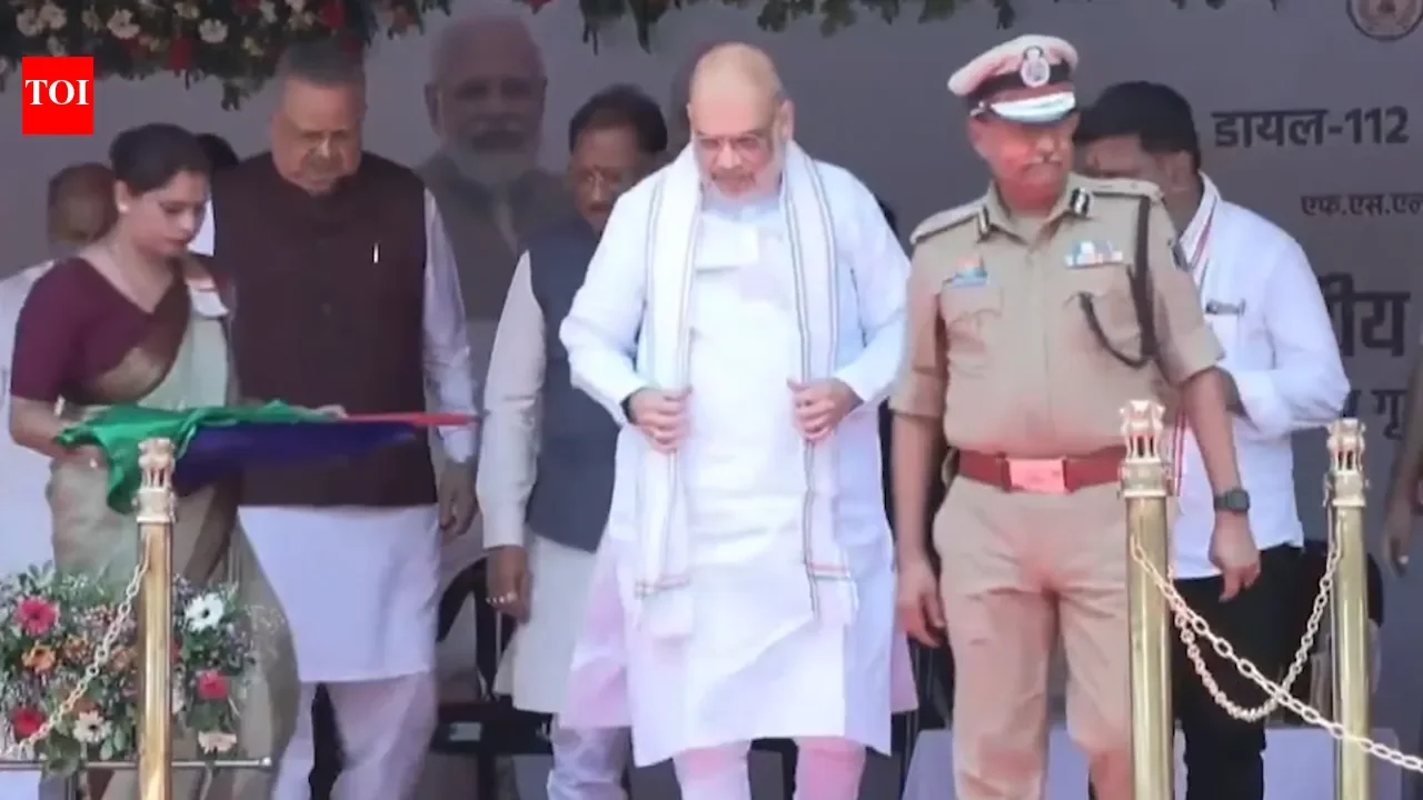 Amit Shah flags off 400 emergency response vehicles, 33 mobile forensic vans in Chhattisgarh - 4