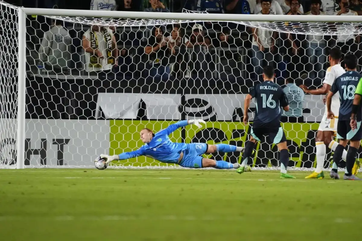 LA Galaxy Shocks Seattle for 2-0 Away Win - 1