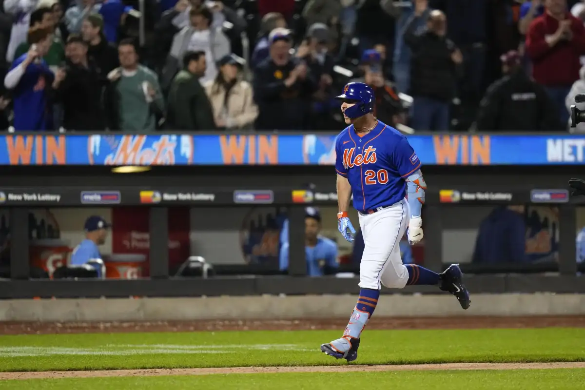 Alvarez hits 2 homers and Mets bust out at the plate to back McLean in 10-3 blowout of Giants - 1