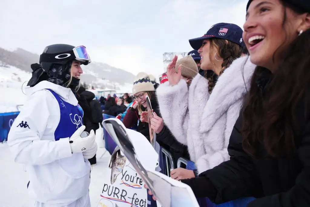 Winter Olympics 2026: Elizabeth Lemley flies to gold in moguls - 1