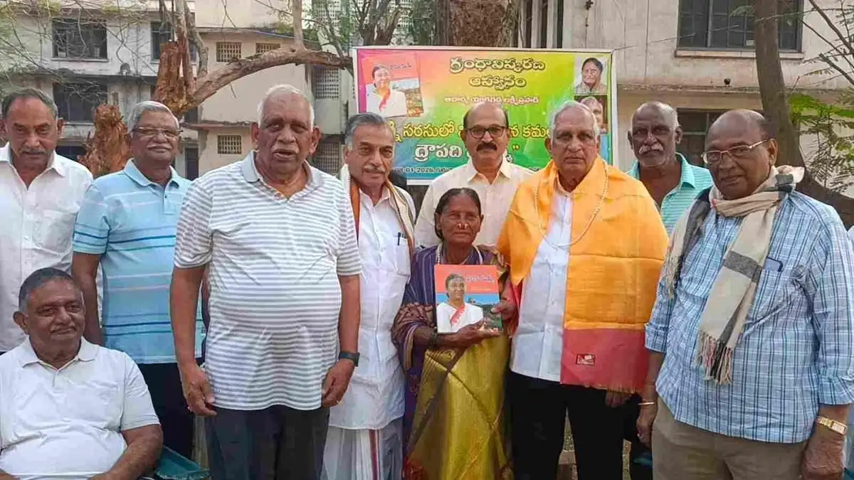 VHP president Yarlagadda Lakshmi Prasad seeks allocation of an additional ₹50 crore to Andhra University in A.P. Budget - 4