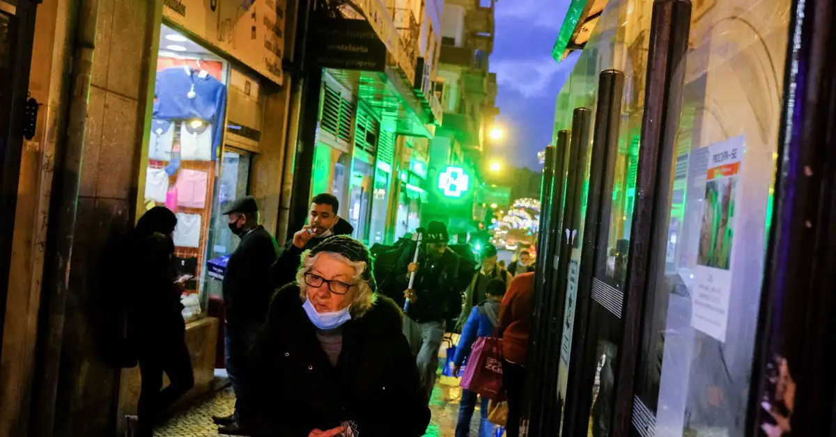 Portugal's quarterly GDP growth fizzles out after storms - 3