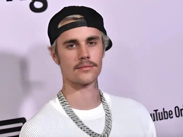 Beauty mogul Hailey Bieber steps out for a breakfast date with husband Justin and pal Kendall Jenner in LA... after discussing $1 BILLION sale of Rhode - 1