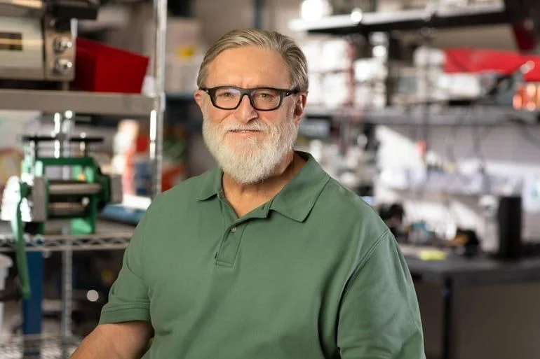 Gaming billionaire Gabe Newell builds groundbreaking 364-foot 'gigayacht' - 1
