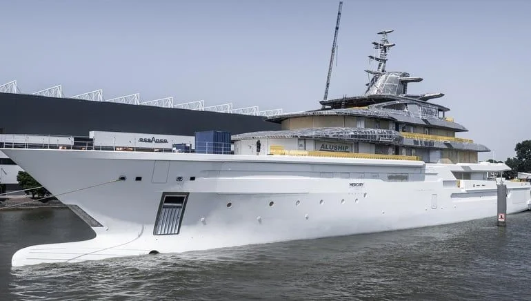 Gaming billionaire Gabe Newell builds groundbreaking 364-foot 'gigayacht' - 4