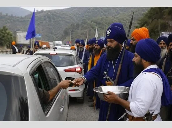 Nihang Sikhs impose symbolic 'Khalsa tax' on HP vehicles at Punjab border point - 1