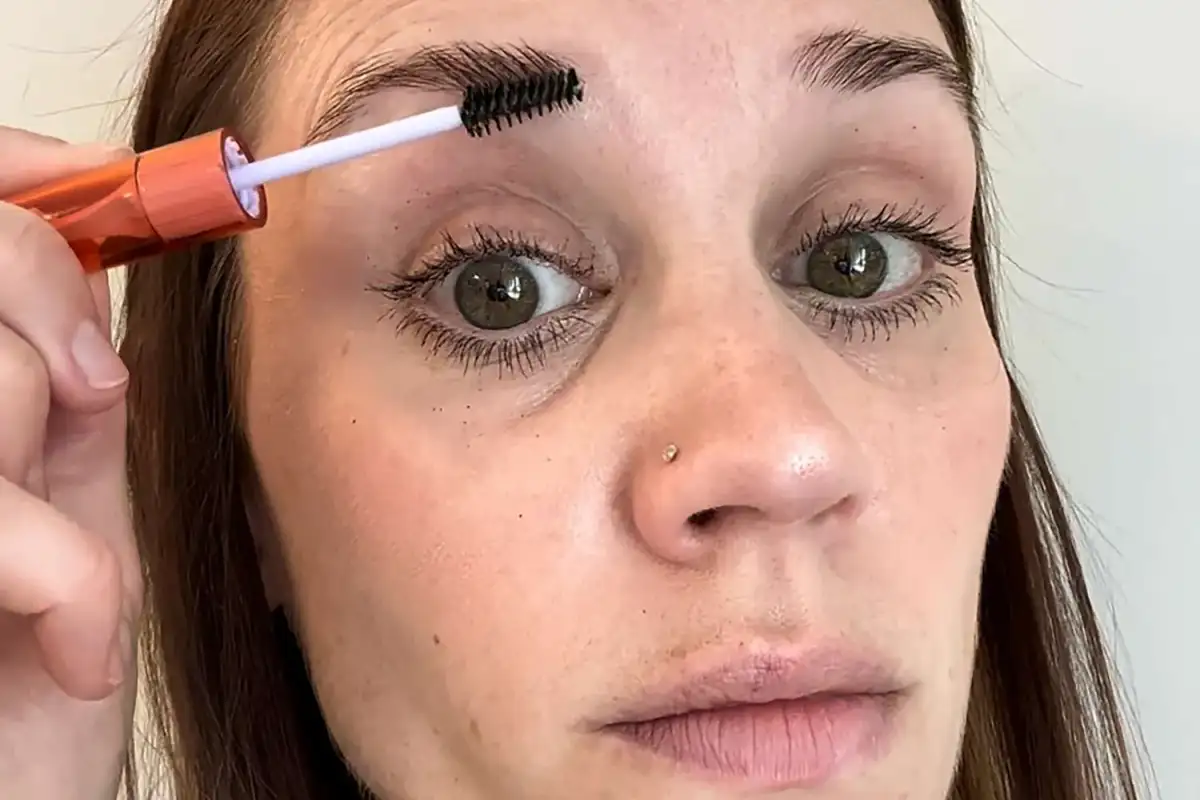 This TikTok-Viral Brow Gel Lets You Try Bleached Brows Risk-Free - 3