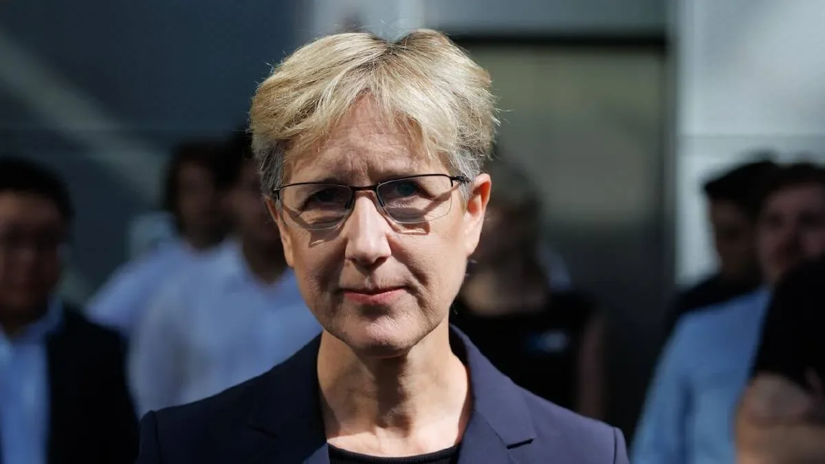 Australia news live: productivity roundtable urges Chalmers to be bold in May budget; federal police seize 28kg of cocaine hidden in luxury bus - 3