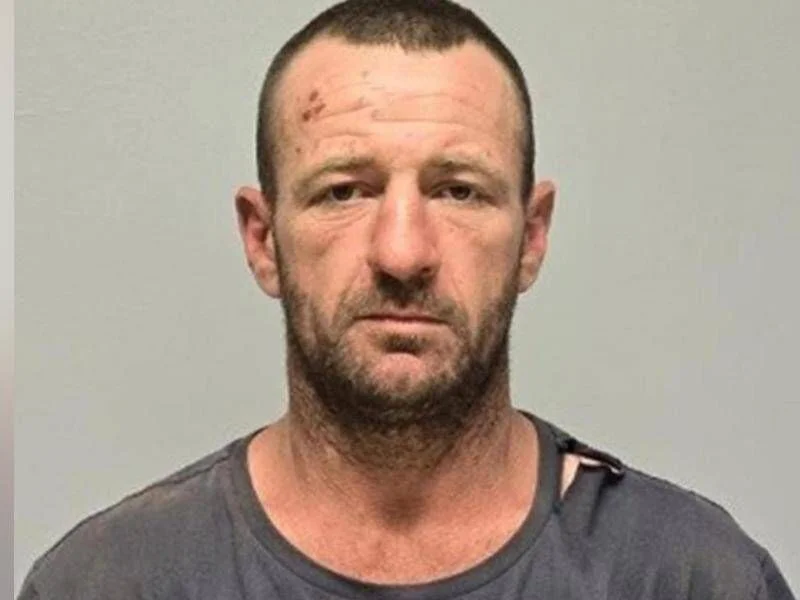 Police offer $250k reward to catch accused triple murderer - 2