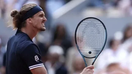 Zverev earns second shot at Roland-Garros title as Italian scores free pass to final - 1
