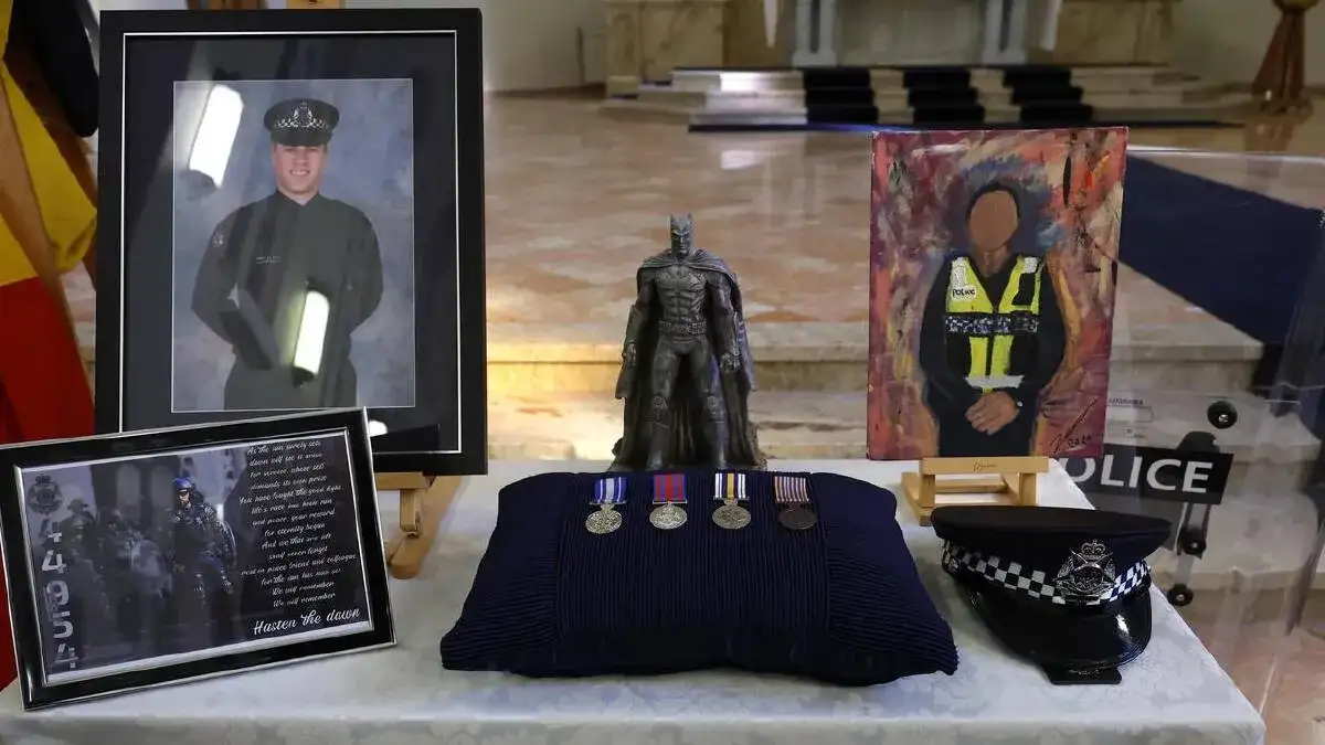 Victorian premier meets with family of slain hero security guard - 1