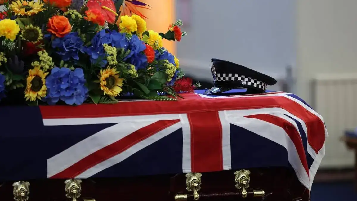 Victorian premier meets with family of slain hero security guard - 4