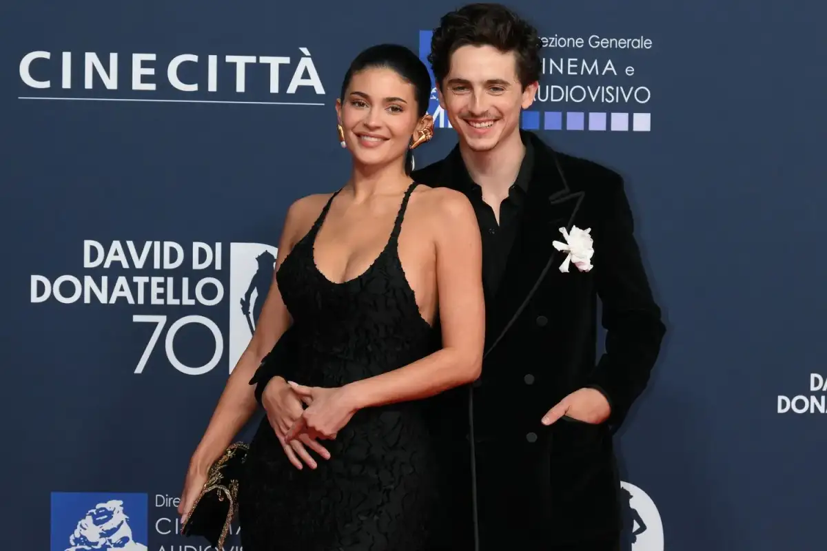 Kylie Jenner nearly spills out of tank top during courtside date with Timothee Chalamet at Knicks game - 3