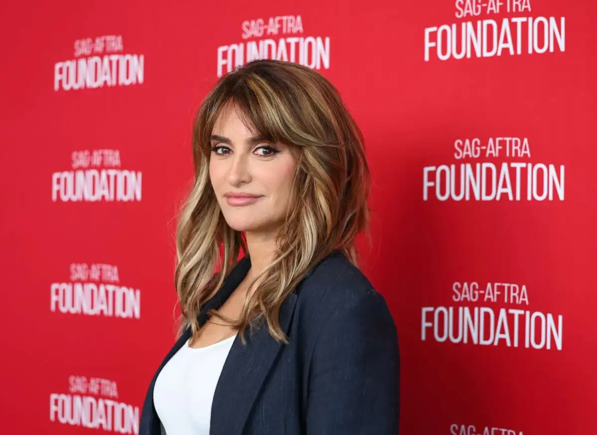 Penelope Cruz Debuts Dramatic "Weekend Bob" Haircut - 3