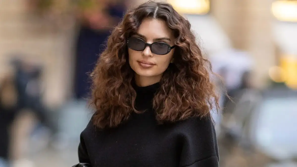 Emily Ratajkowski leaves almost nothing to the imagination as she ditches her top and puts flashes major sideboob while leading the stars at Loewe show amid Paris Fashion Week - 2