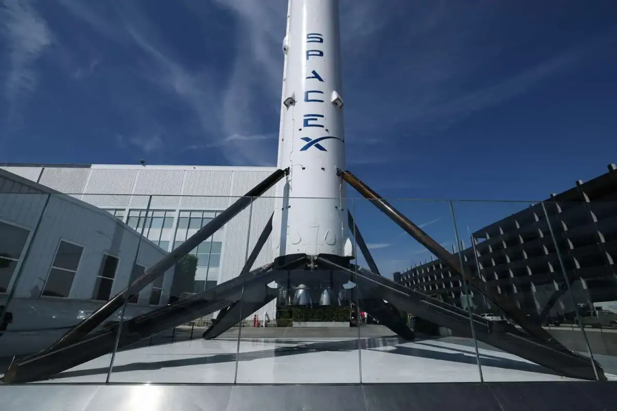 Musk wants SpaceX to go public. Here's how it works - 1