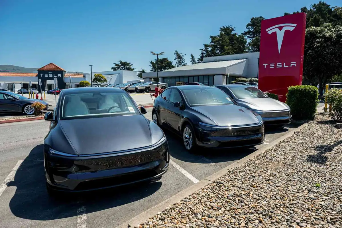 Tesla Earnings Beat, Stock Rises Toward Early Entry; Elon Musk On Deck - 1