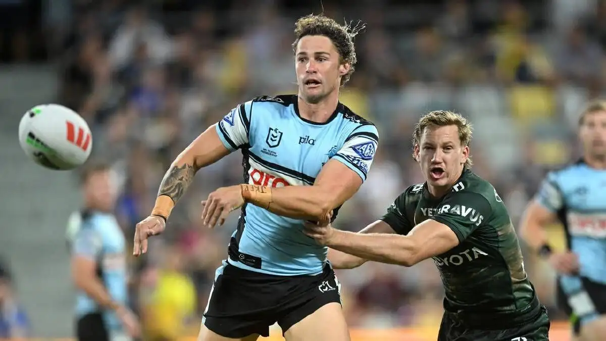 Cowboys sink Sharks in try-fest as Drinkwater dazzles - 1