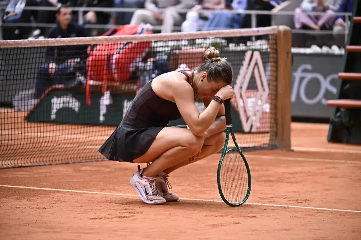 Shnaider stuns No. 1 Sabalenka at French Open - 1
